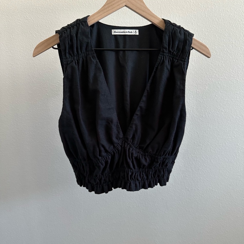 Abercrombie & Fitch Black Sleeveless V-Neck Cropped Top